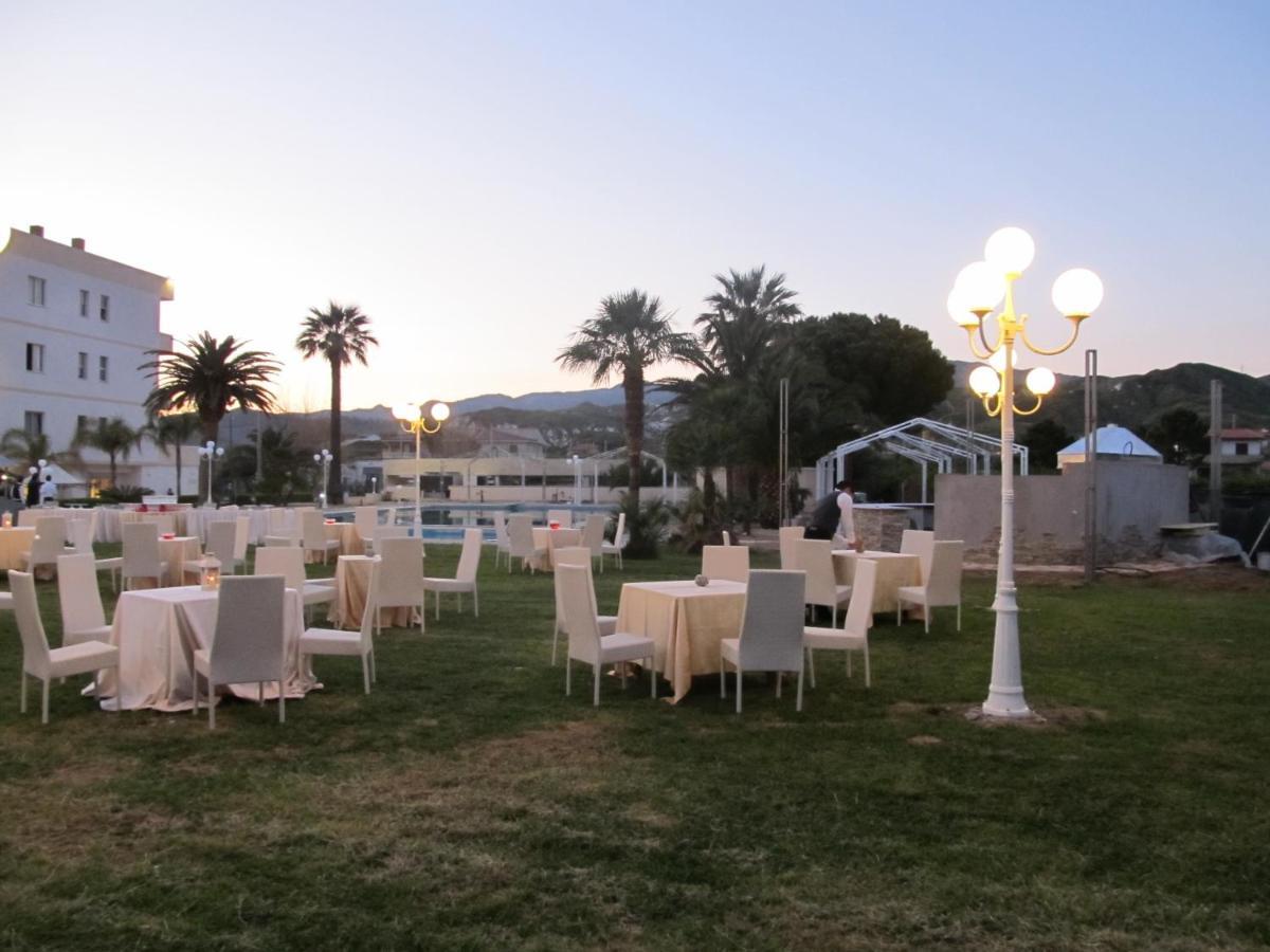 Club Hotel Kennedy Роччелла-Ионика Экстерьер фото