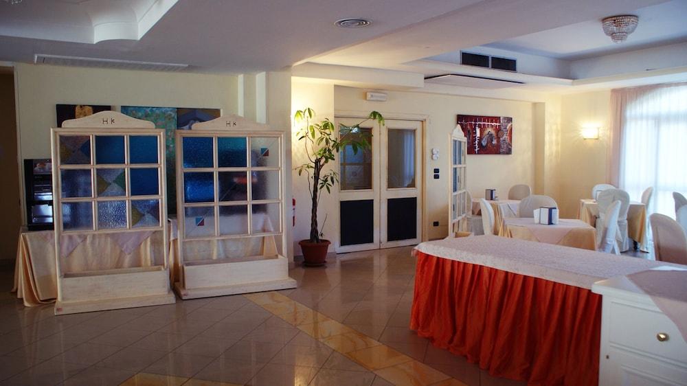 Club Hotel Kennedy Роччелла-Ионика Экстерьер фото