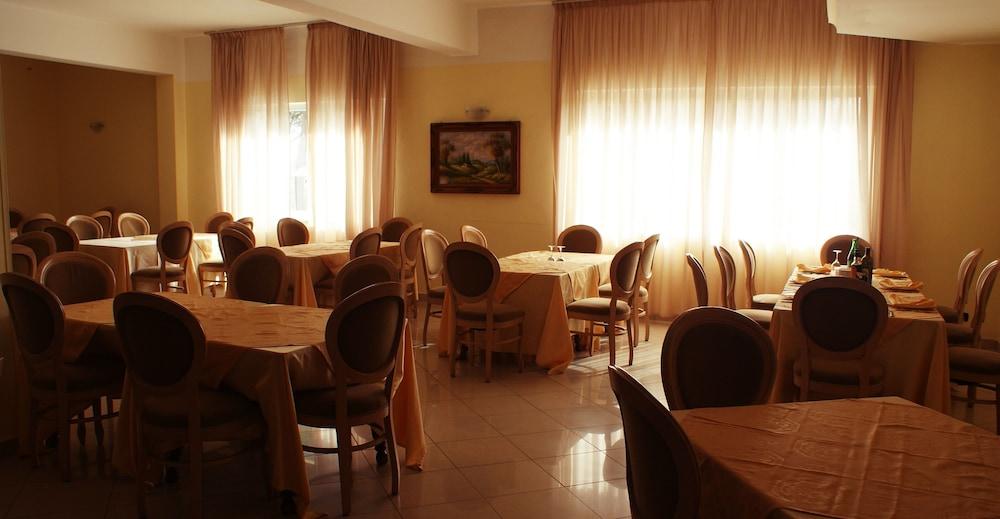 Club Hotel Kennedy Роччелла-Ионика Экстерьер фото