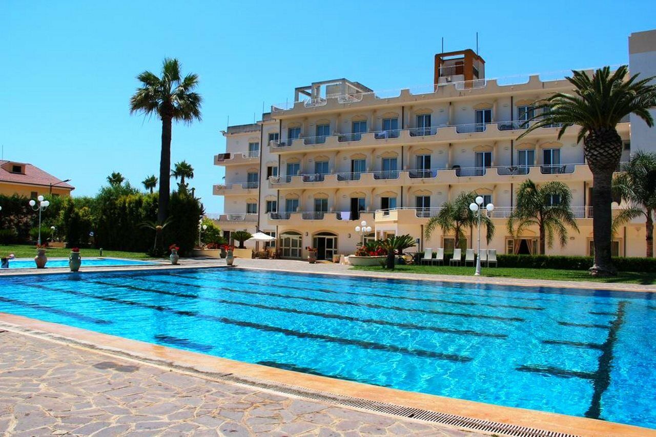Club Hotel Kennedy Роччелла-Ионика Экстерьер фото