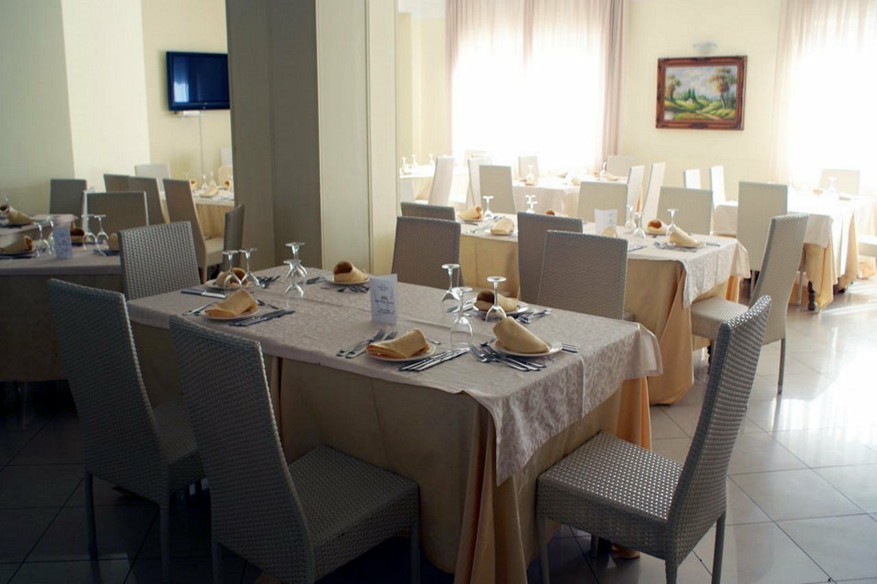 Club Hotel Kennedy Роччелла-Ионика Экстерьер фото