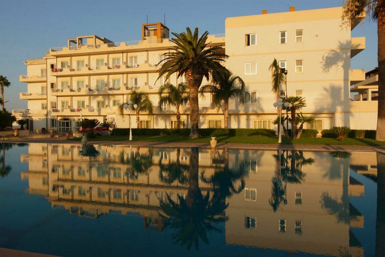 Club Hotel Kennedy Роччелла-Ионика Экстерьер фото