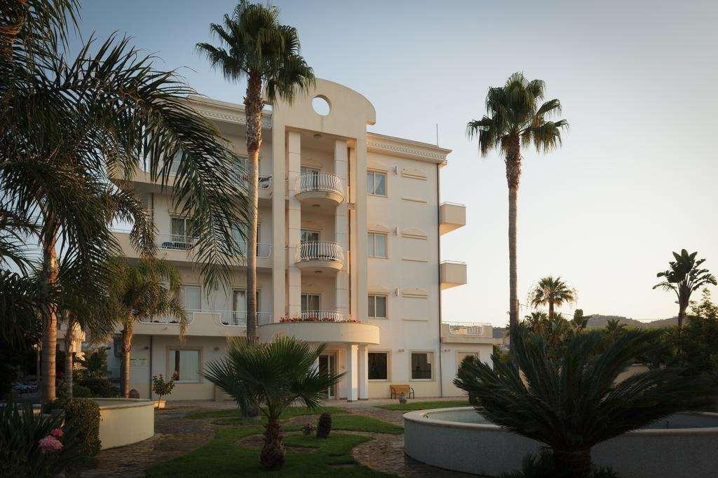 Club Hotel Kennedy Роччелла-Ионика Экстерьер фото